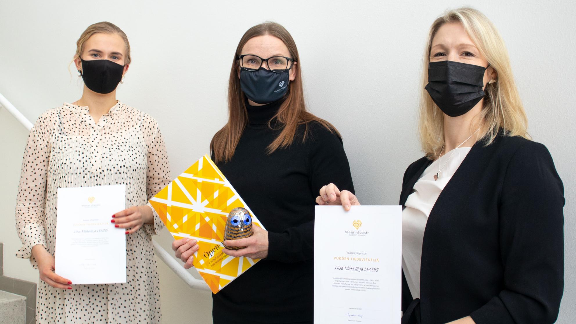Ida-Maria Palmu, Liisa Mäkelä and Heini Pensar from the LEADIS team. LEADIS-tiimi