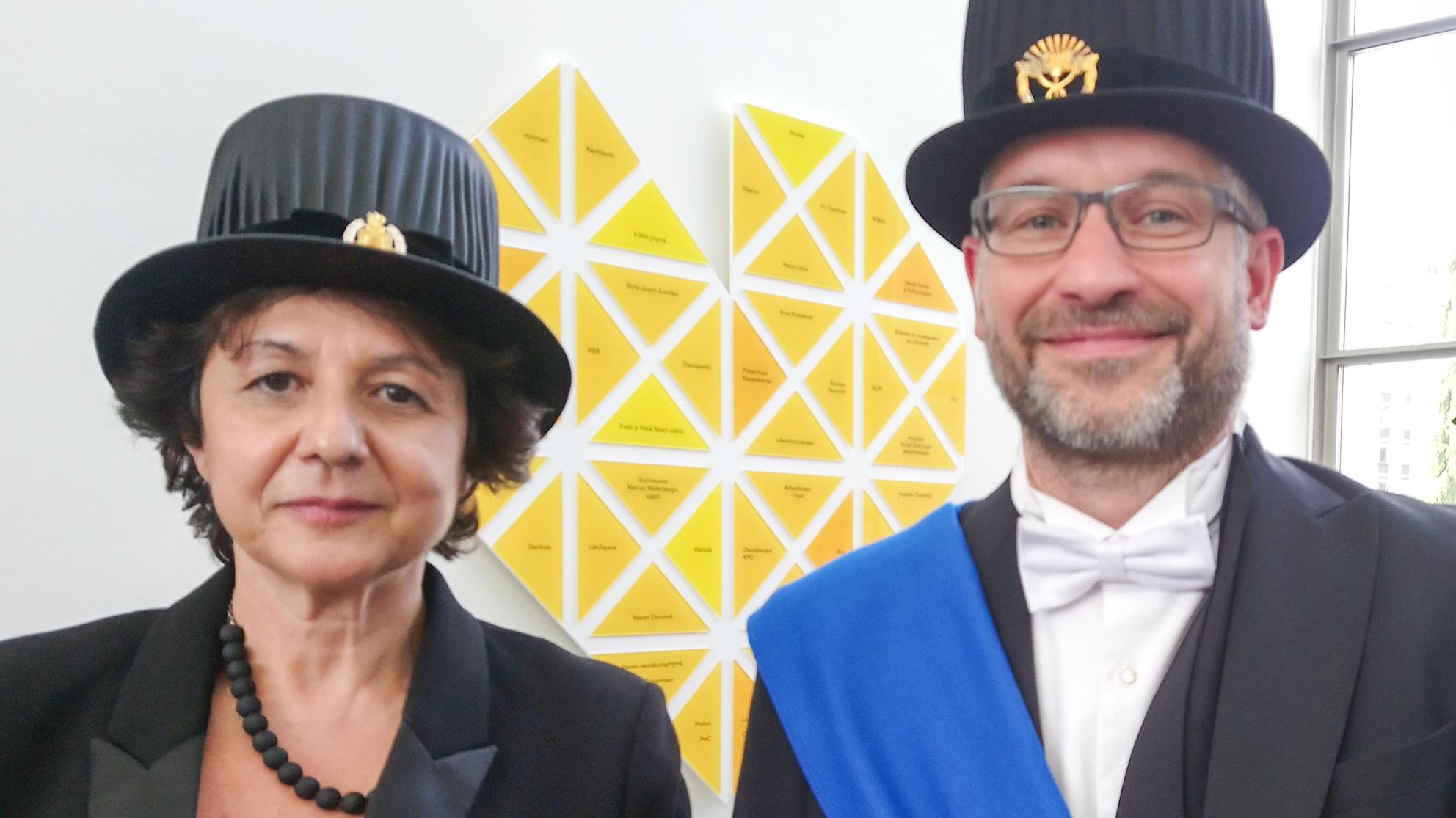 Vaasan yliopiston kunniatohtori, professori Annamaria Lusardi ja professori Panu Kalmi vetävät yhdessä uutta kansainvälistä tutkimusverkostoa. Kuva: Vaasan yliopiston arkisto Lusardi and Kalmi