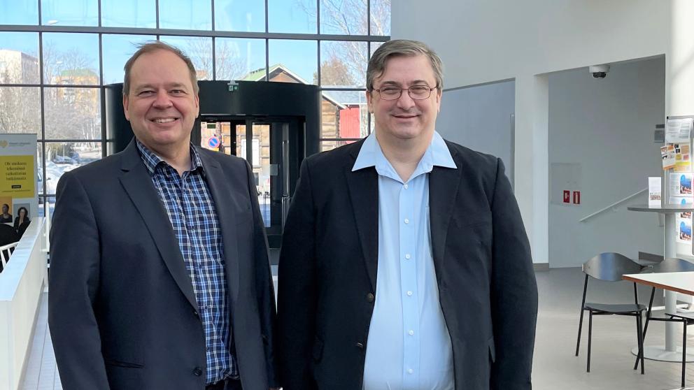 Professor Brian Chabowski (on the right side) and Professor Peter Gabrielsson at the University of Vaasa. 