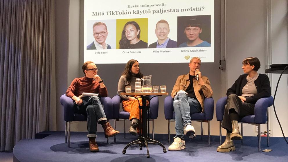 Lyhytvideot nuorten uutislähteenä -hankkeen loppuseminaarin panelistit.