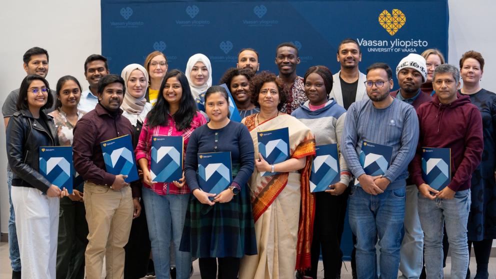 Vaasa Spouse Programme Career Club closing event, participants gathered for a group photo