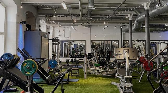 Picture of a gym with equipment