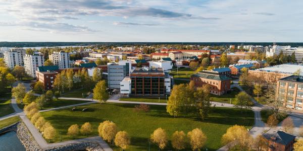 Vaasan yliopiston kampus syksy