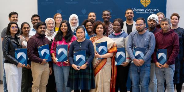 Vaasa Spouse Programme Career Club closing event, participants gathered for a group photo
