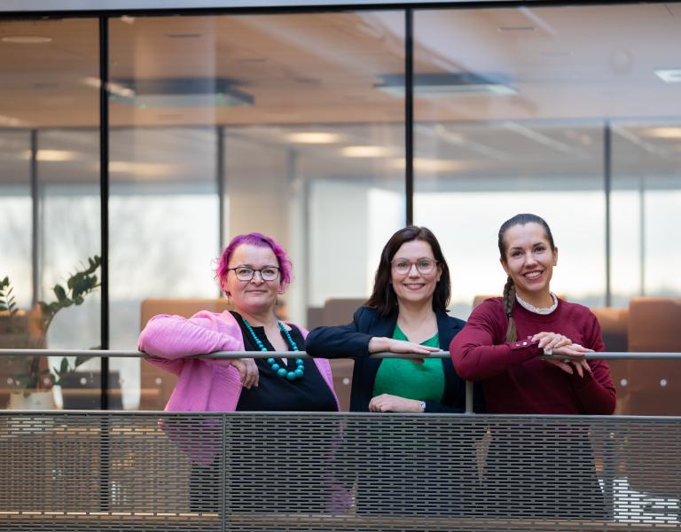 Henna Syrjälä, Hanna Leipämaa-Leskinen ja Tiia Alkkiomäki